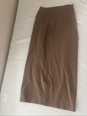 Lululemon slim fit High rise Brown Midi Skirt with small slit size 4